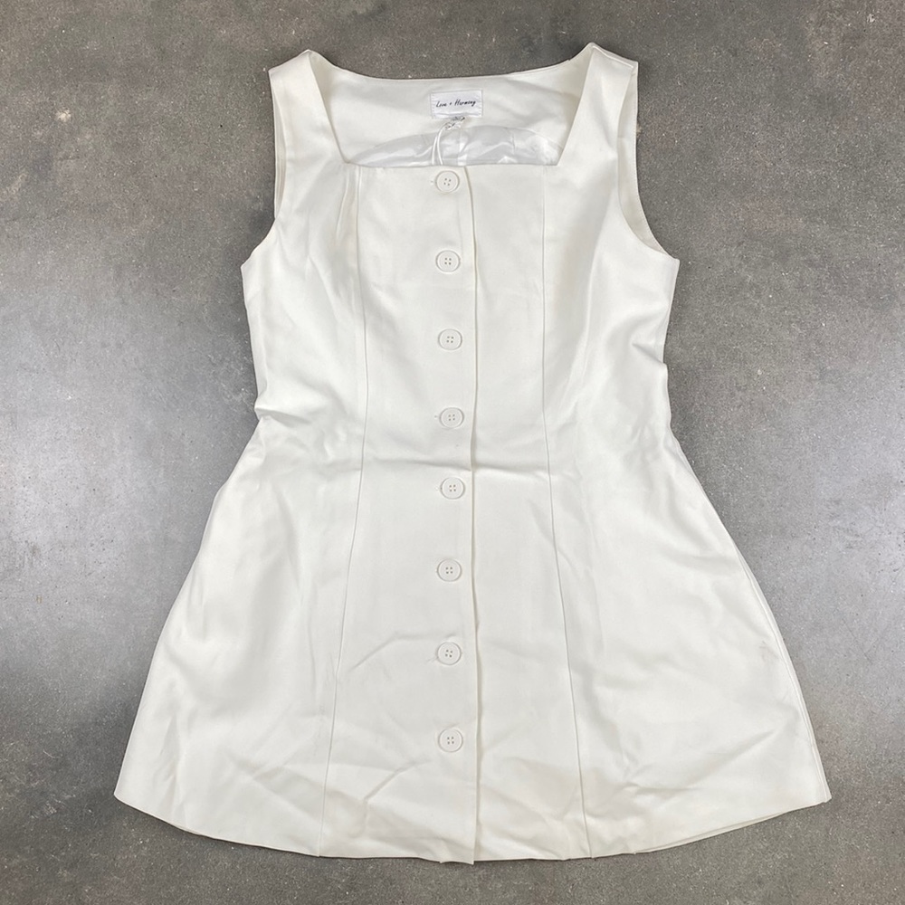 White square neck sleeveless front button dress